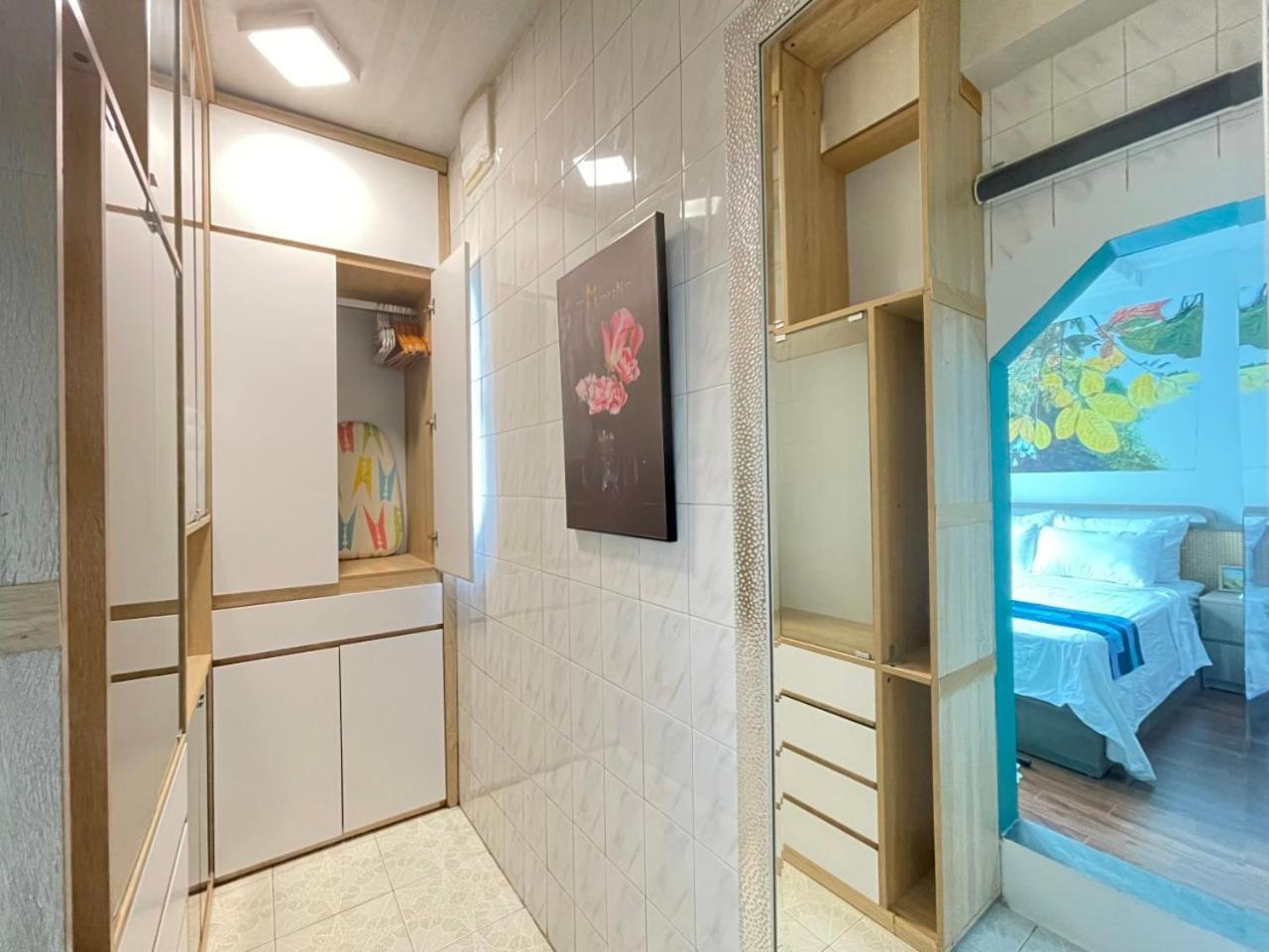 Amazing View, Natural Light, 3' To Hoan Kiem Lake, Free Wifi, Netflix, 2 Beds, 1 Toilet-2 Showers *