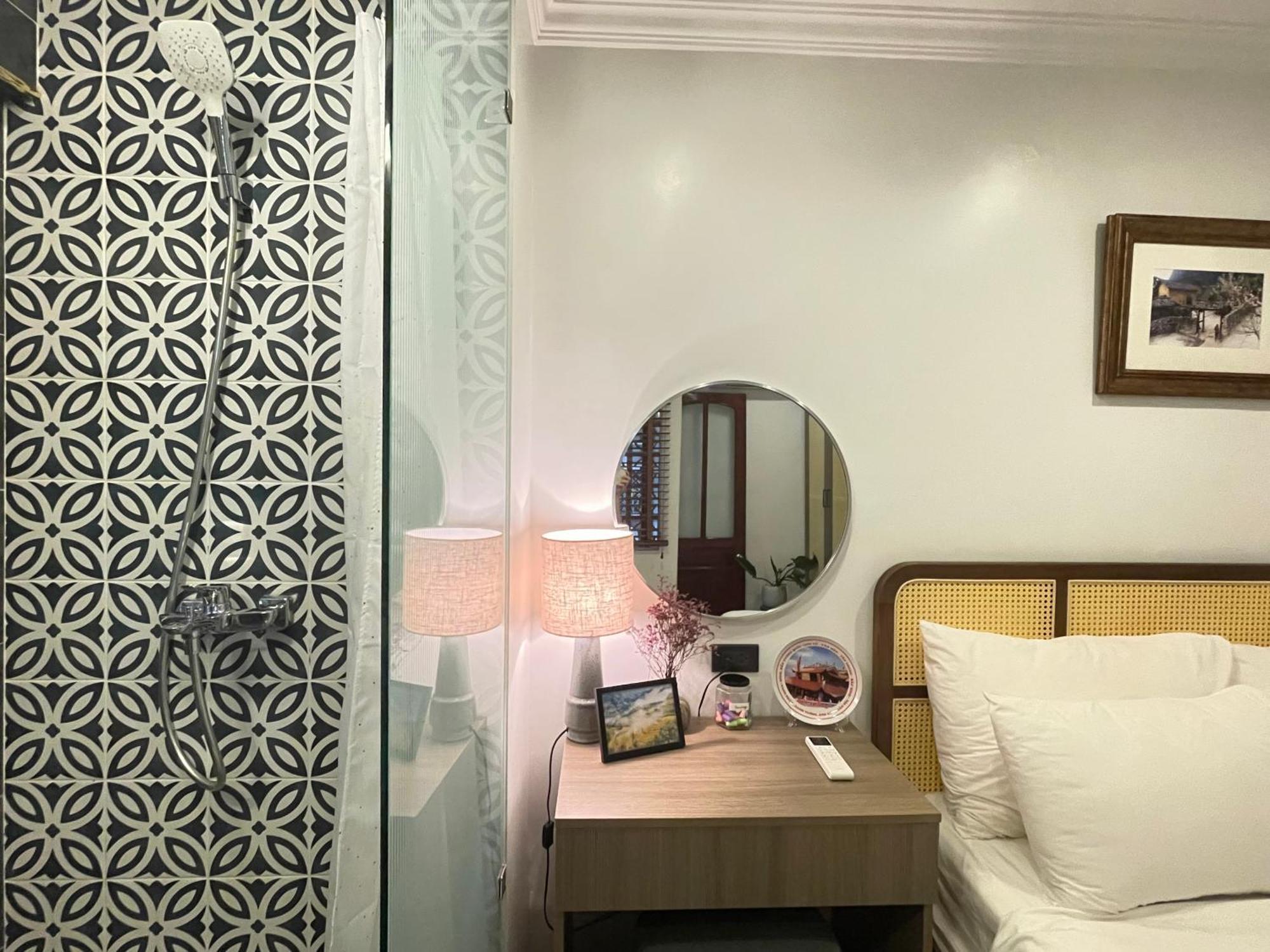 Apartment Amazing View, Natural Light, 3' To Hoan Kiem Lake, Free Wifi, Netflix, 2 Beds, 1 Toilet-2 Showers