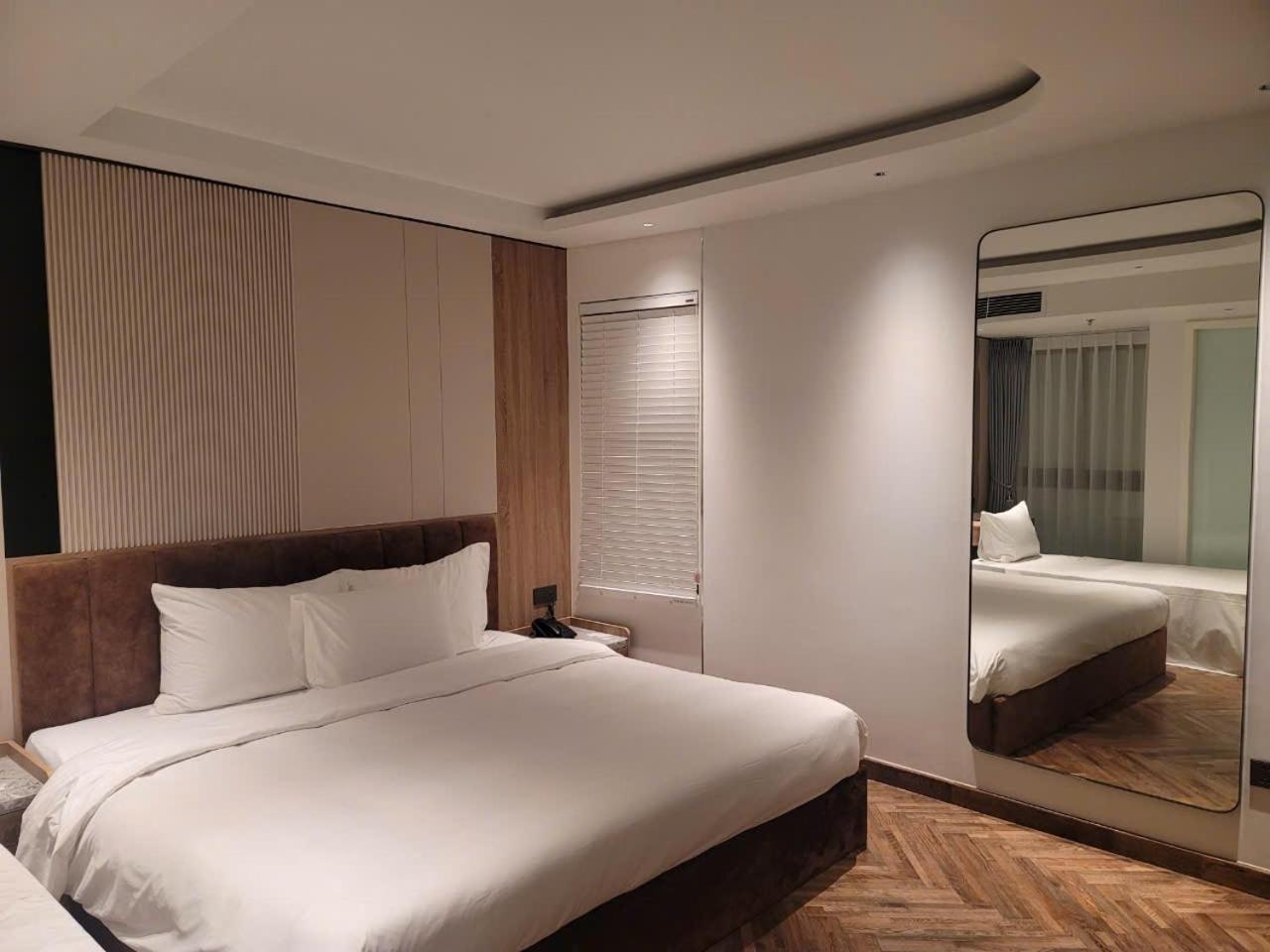 H Ha Noi Hotel