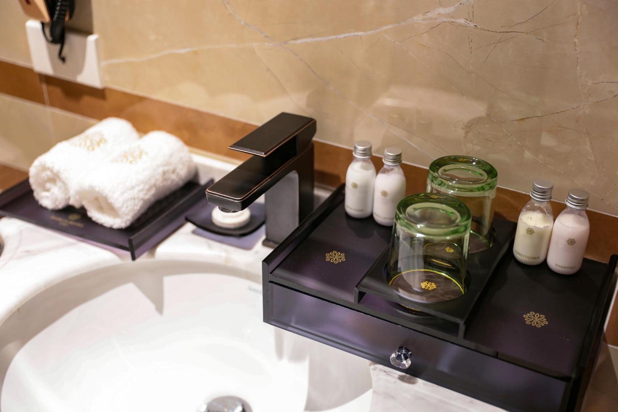Dahlia Hotel 4*