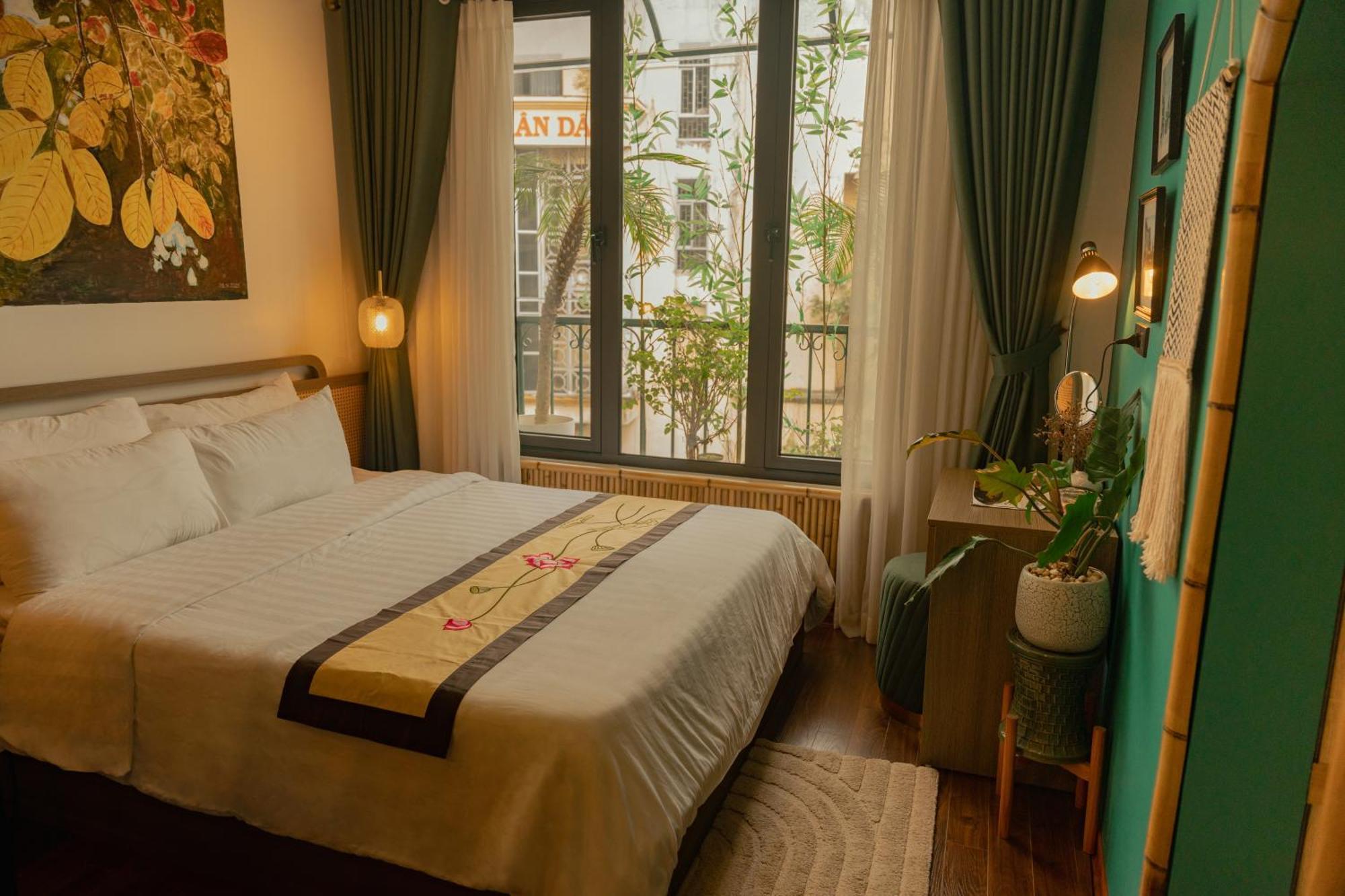Amazing View, Natural Light, 3' To Hoan Kiem Lake, Free Wifi, Netflix, 2 Beds, 1 Toilet-2 Showers Hanoi