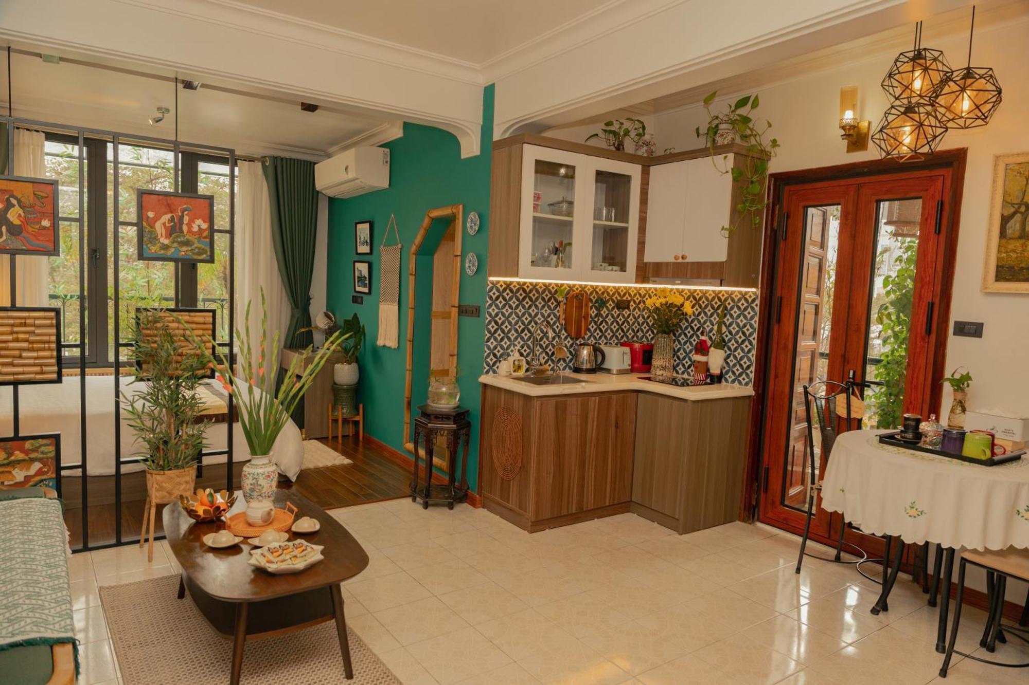 Apartment Amazing View, Natural Light, 3' To Hoan Kiem Lake, Free Wifi, Netflix, 2 Beds, 1 Toilet-2 Showers *