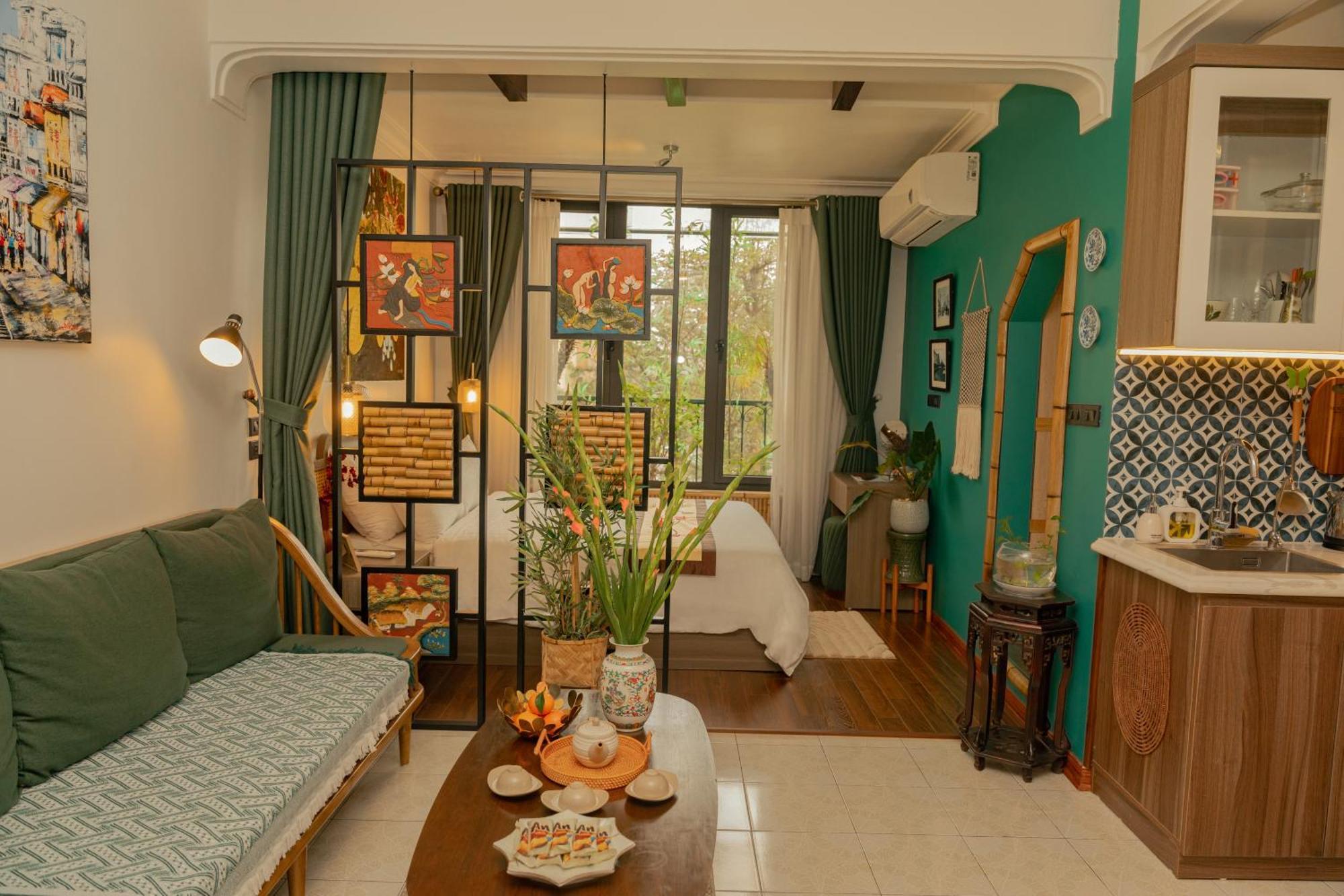 Amazing View, Natural Light, 3' To Hoan Kiem Lake, Free Wifi, Netflix, 2 Beds, 1 Toilet-2 Showers Apartment Hanoi