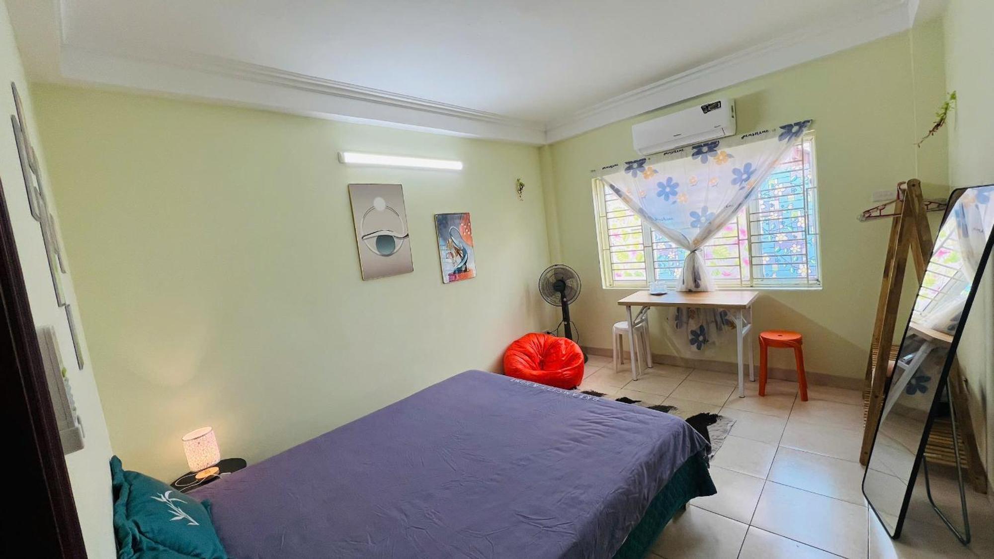 Mat Sieu Thoang, Cua So Lon Homestay