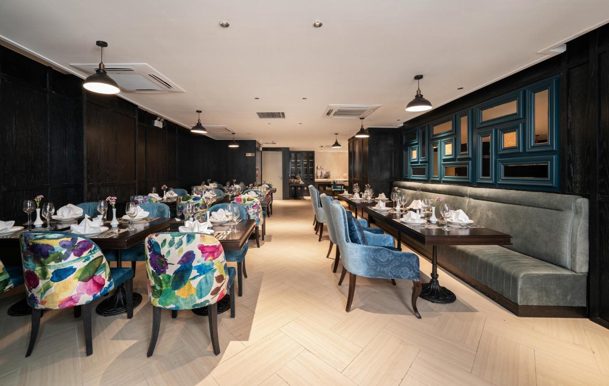 Luxe Paradise Premium Pham Hong Thai