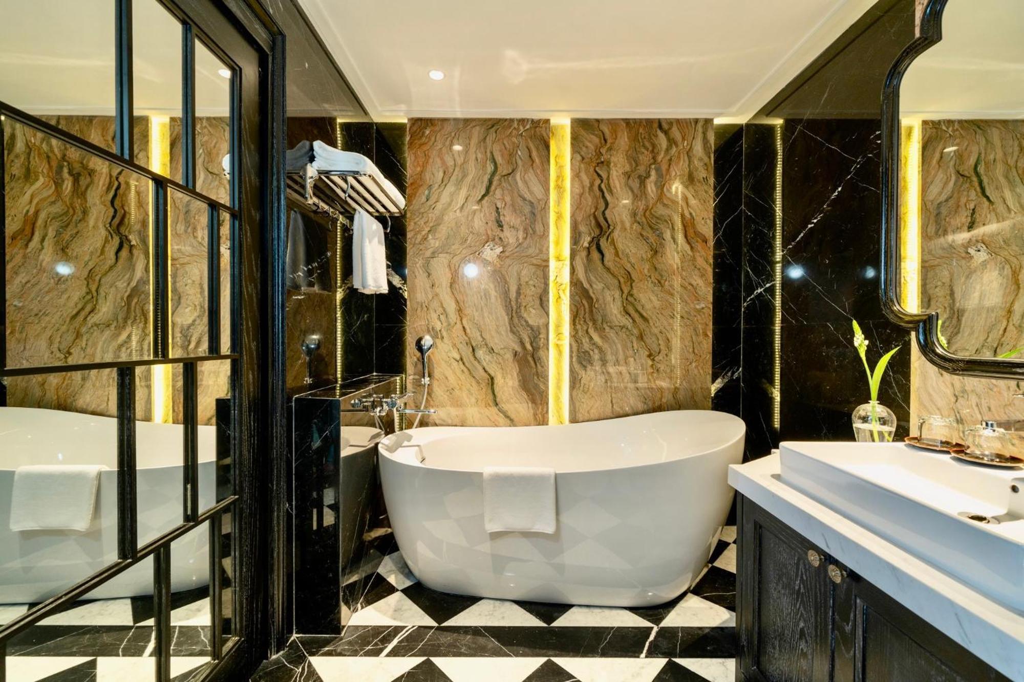 Luxe Paradise Premium Pham Hong Thai 4* Hanoi