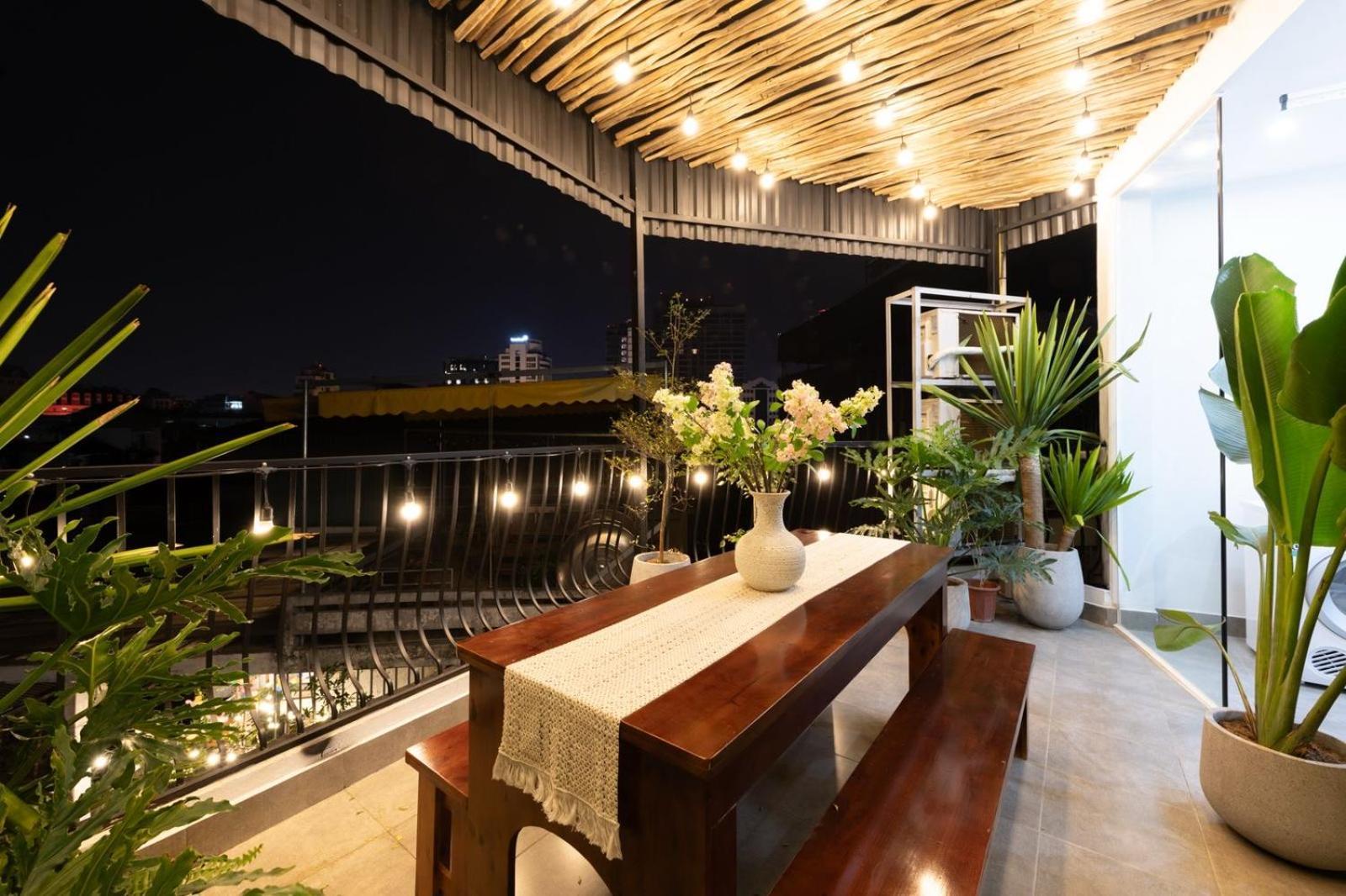Khách sạn hẻo lánh Miacasahanoi - King Bed - Free Laundry - Netflix & Rooftop Chill *