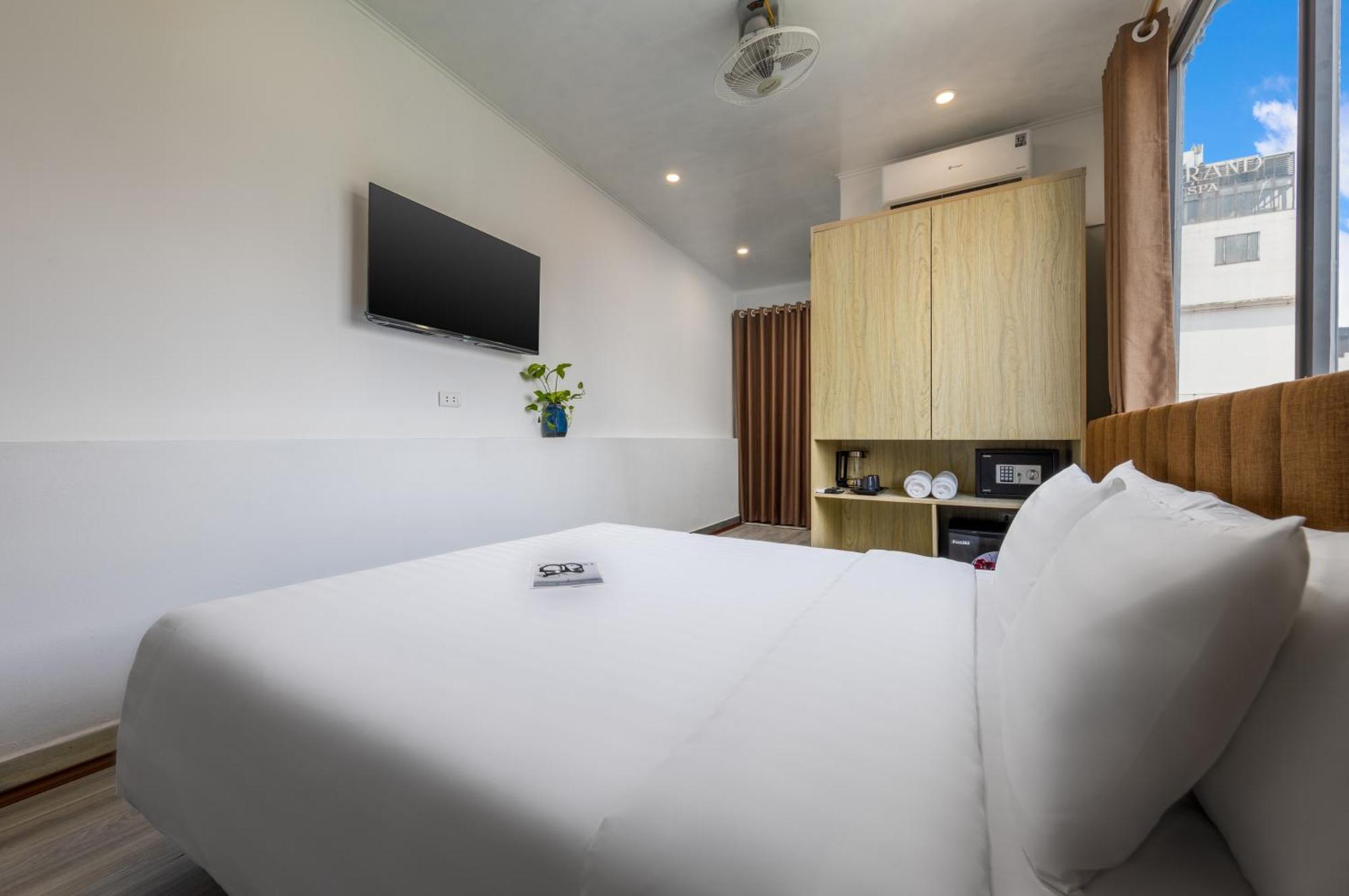 Hotel Center View And Hanoi