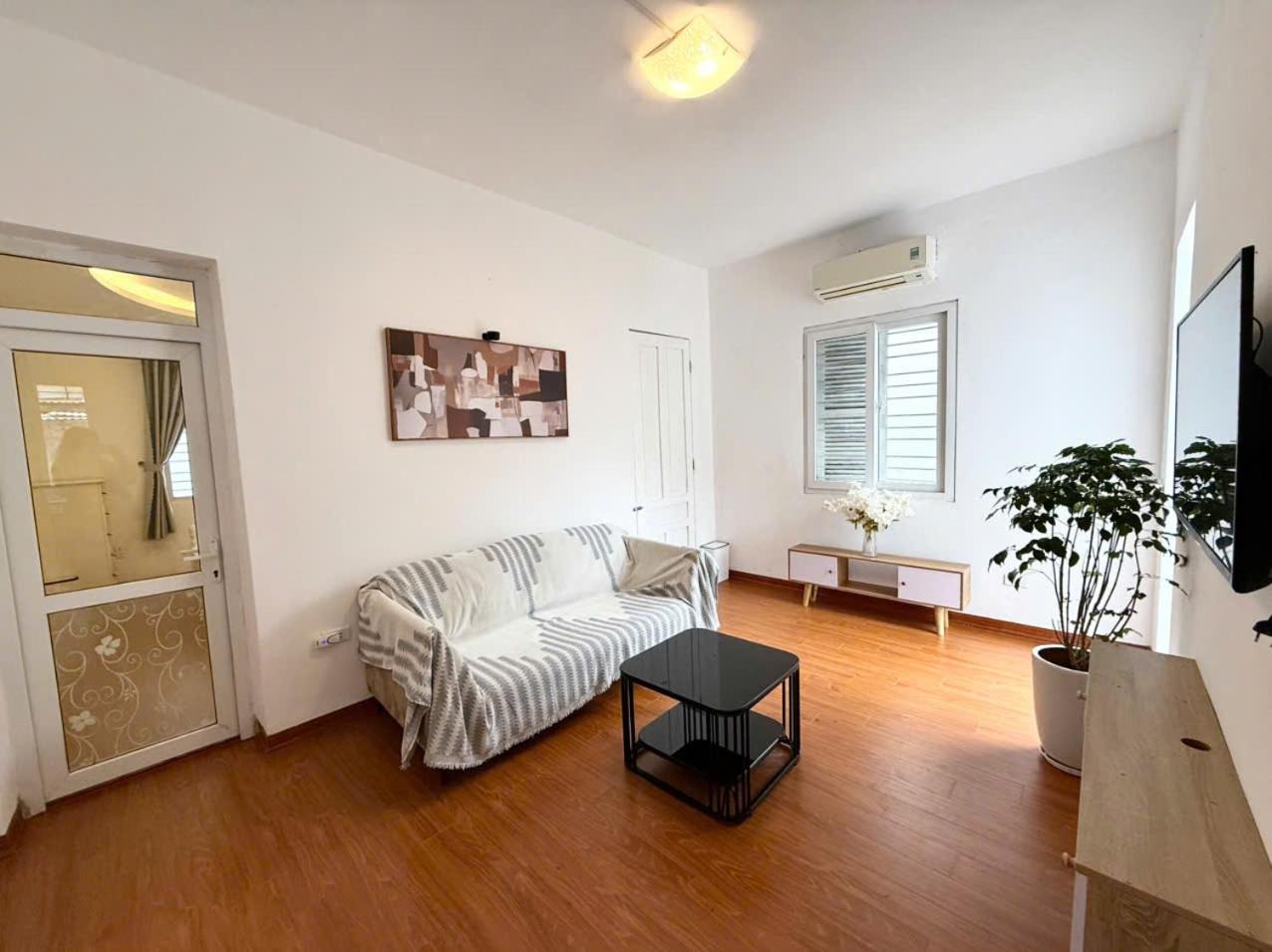 Apartment Home4you - Ho 1 Ngu Tai Ba Dinh Voi Ban Cong Cuc Chill
