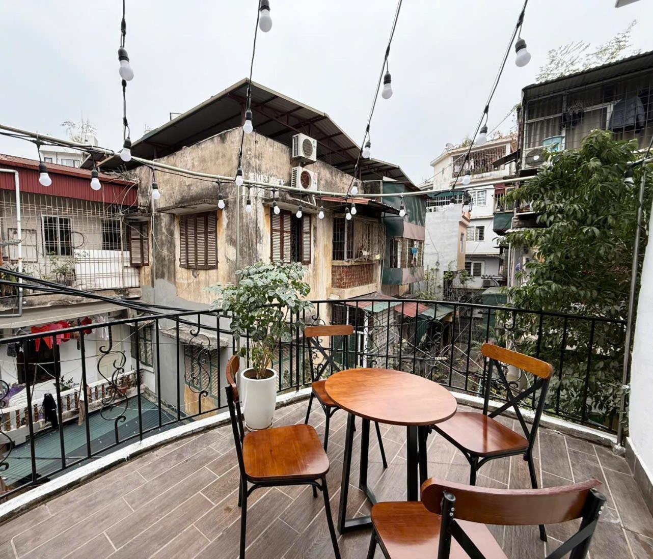 Apartment Home4you - Ho 1 Ngu Tai Ba Dinh Voi Ban Cong Cuc Chill Hanoi