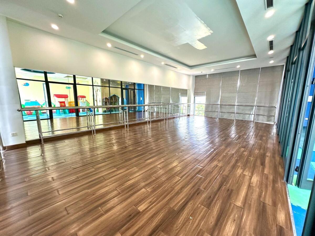 Beautiful View, Modern 3' To Walking Lake, Gym And Swimming Pools Apartment *