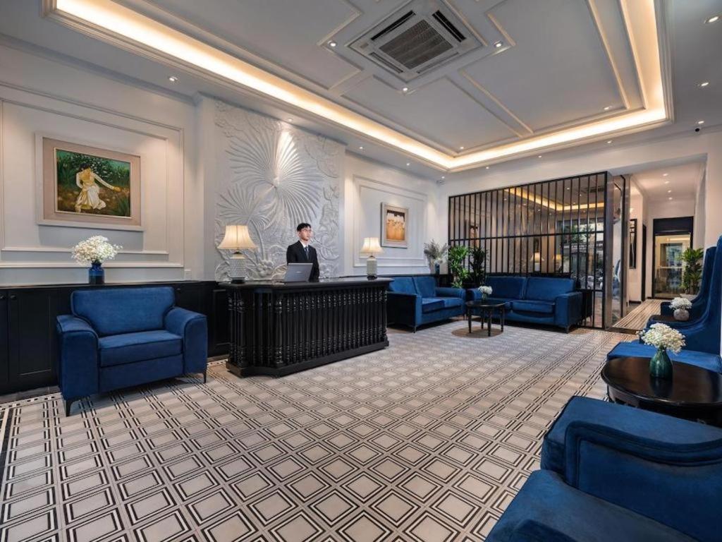 Flower Hotel