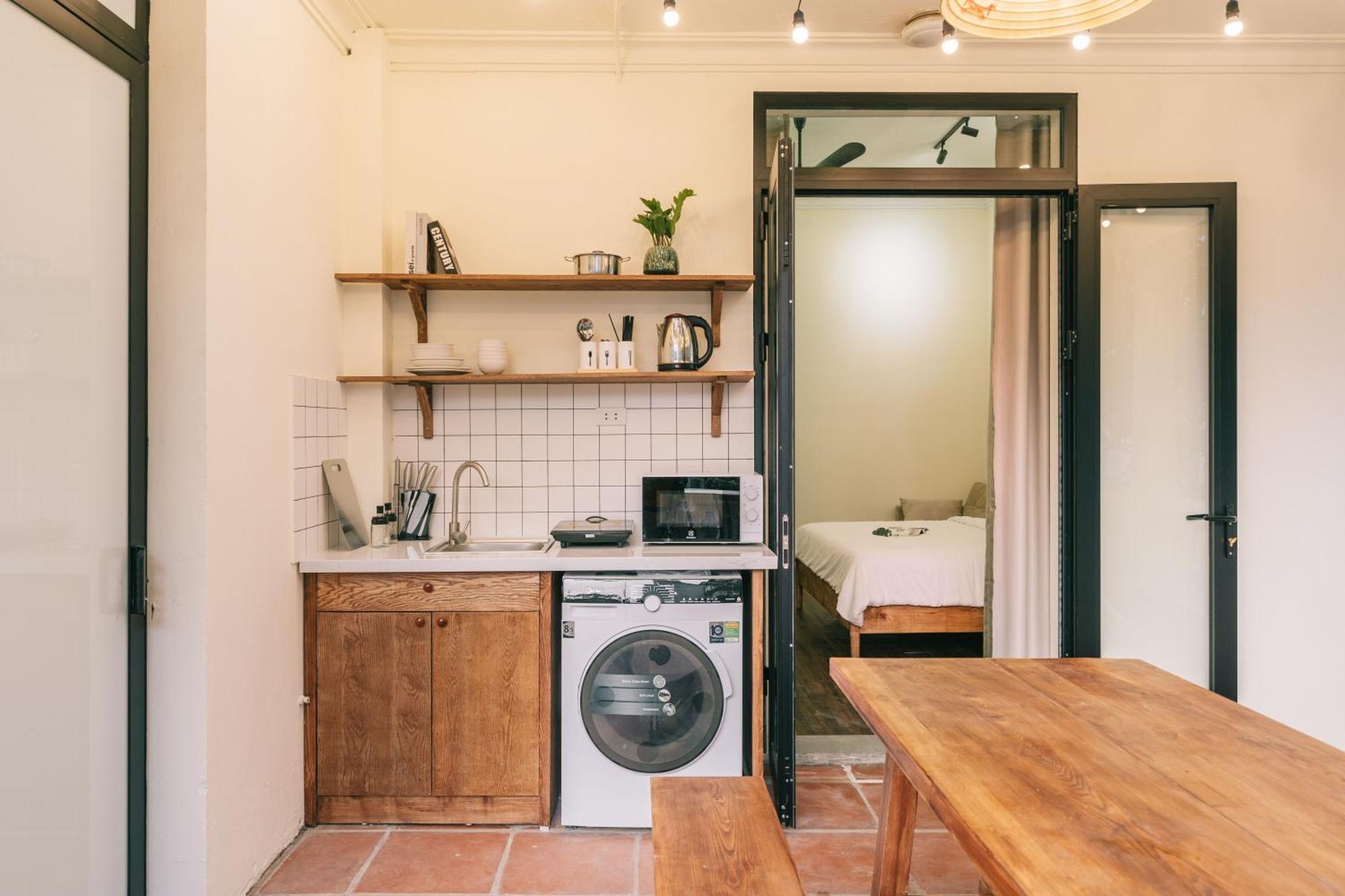 Amber Glow - Cozy Retreat Near Lake-free Laundry Hanoi