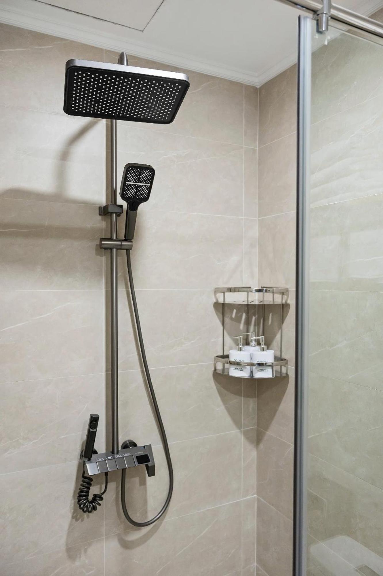 Cosmos Khách sạn 4*