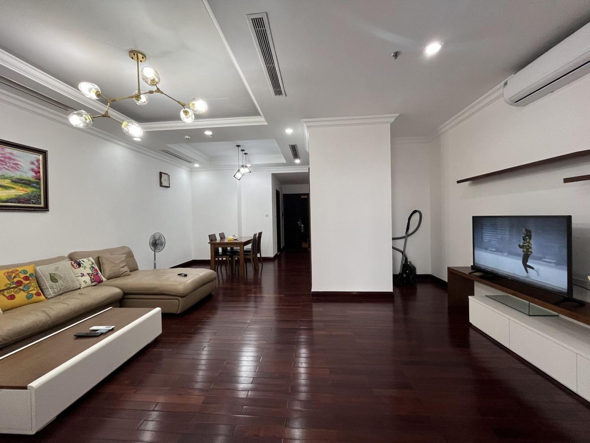 Apartment Vinhomes Royal Luxury 3br