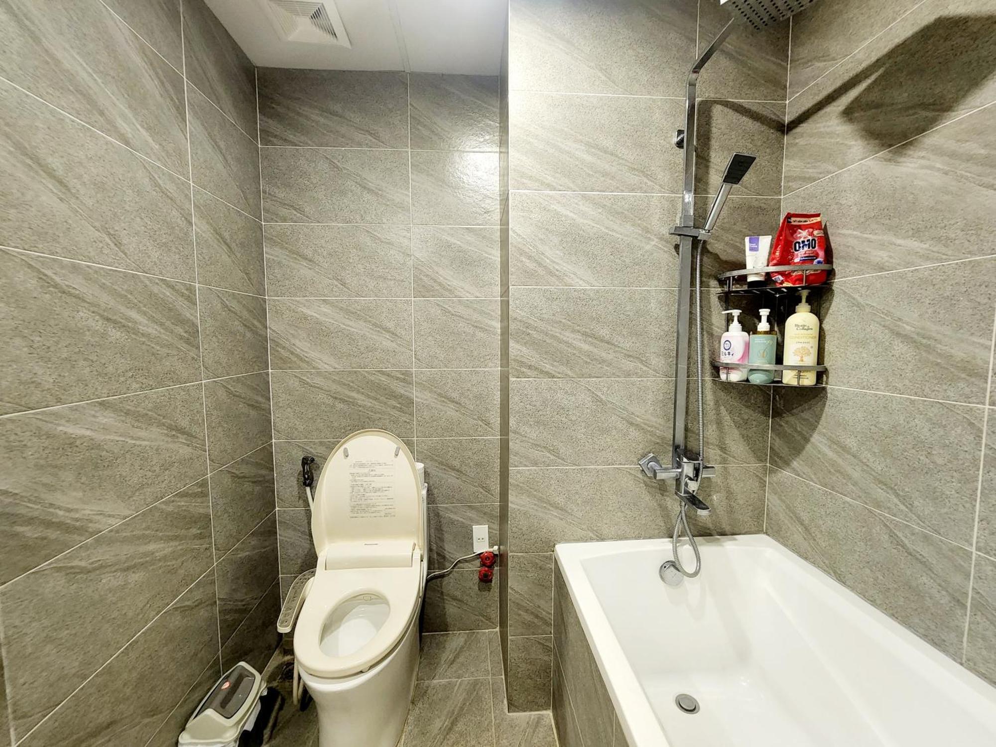 Ngoc Khanh Lakeside Quiet Luxury W Bathtub Apartment