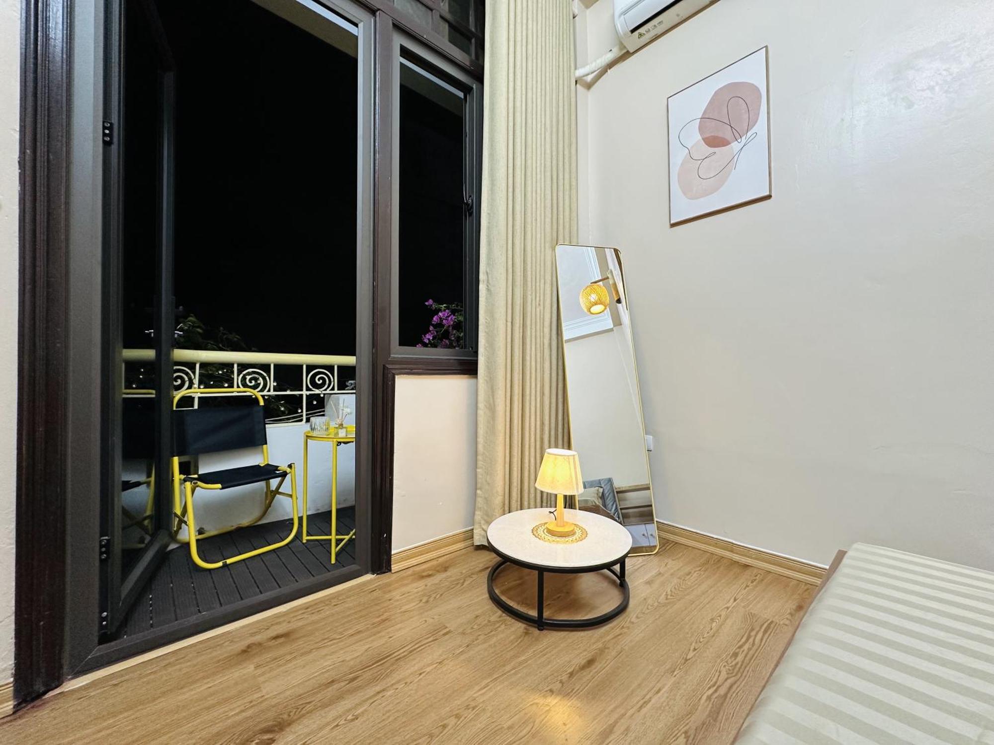 Vietnam Travelers 2 With Cozy Private Balcony Apartment
