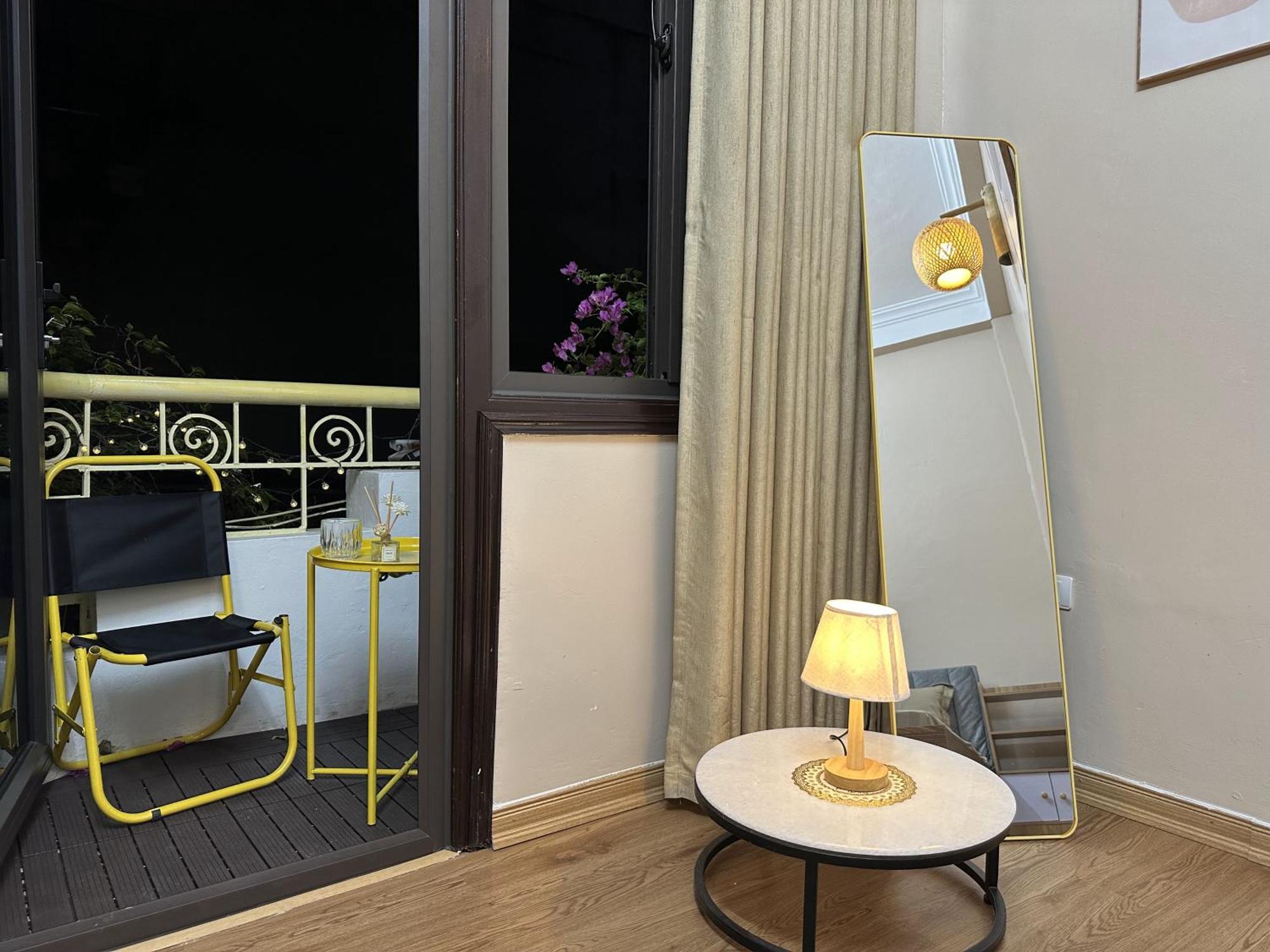 Vietnam Travelers 2 With Cozy Private Balcony Apartment