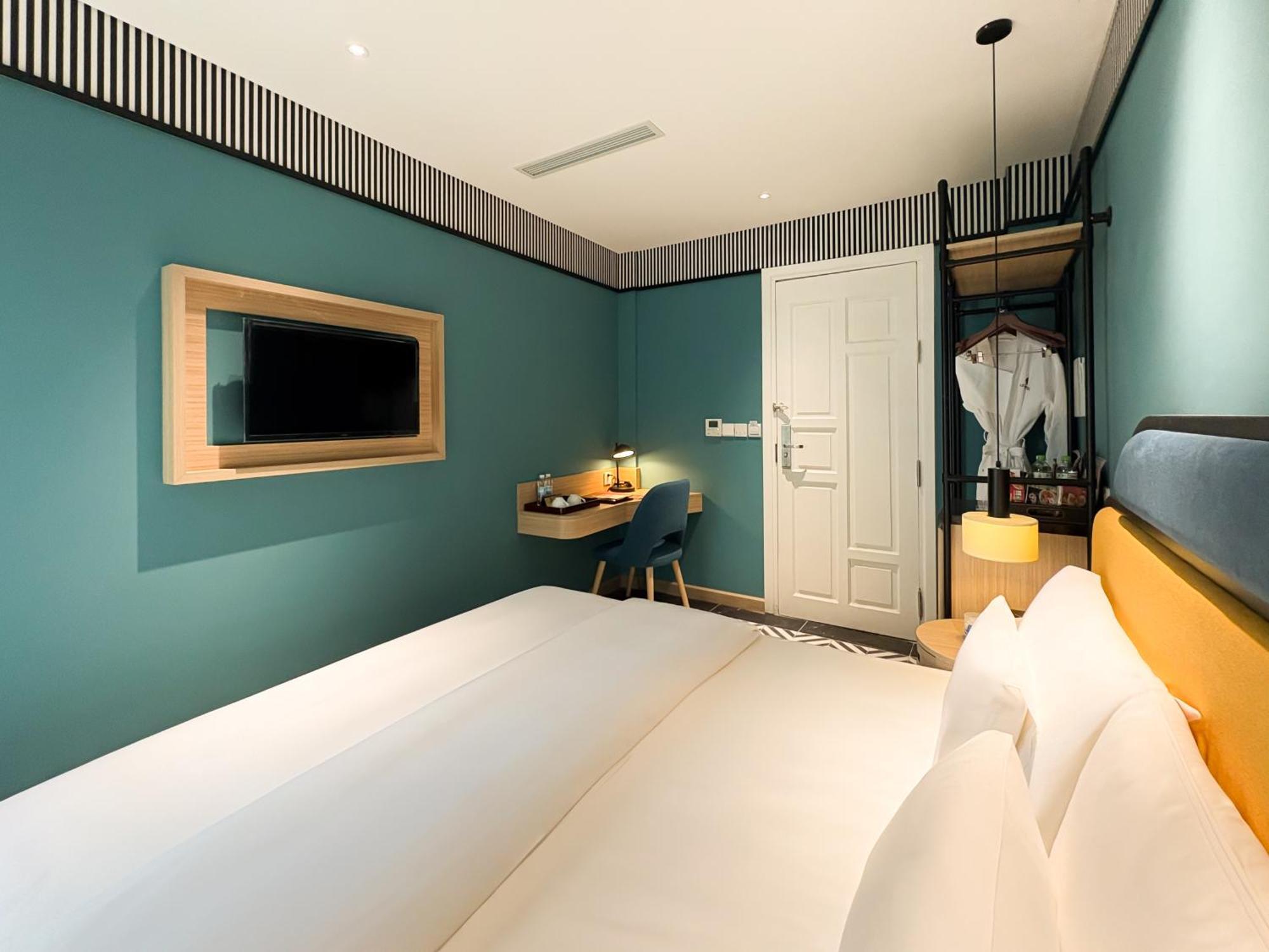 A25 - 130 Ba Trieu Hotel 3*