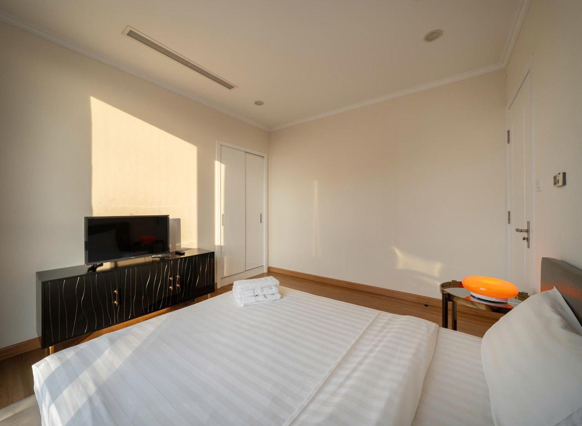 Your In #vinhomes Royal #mall #pool&gym Apartment Hanoi