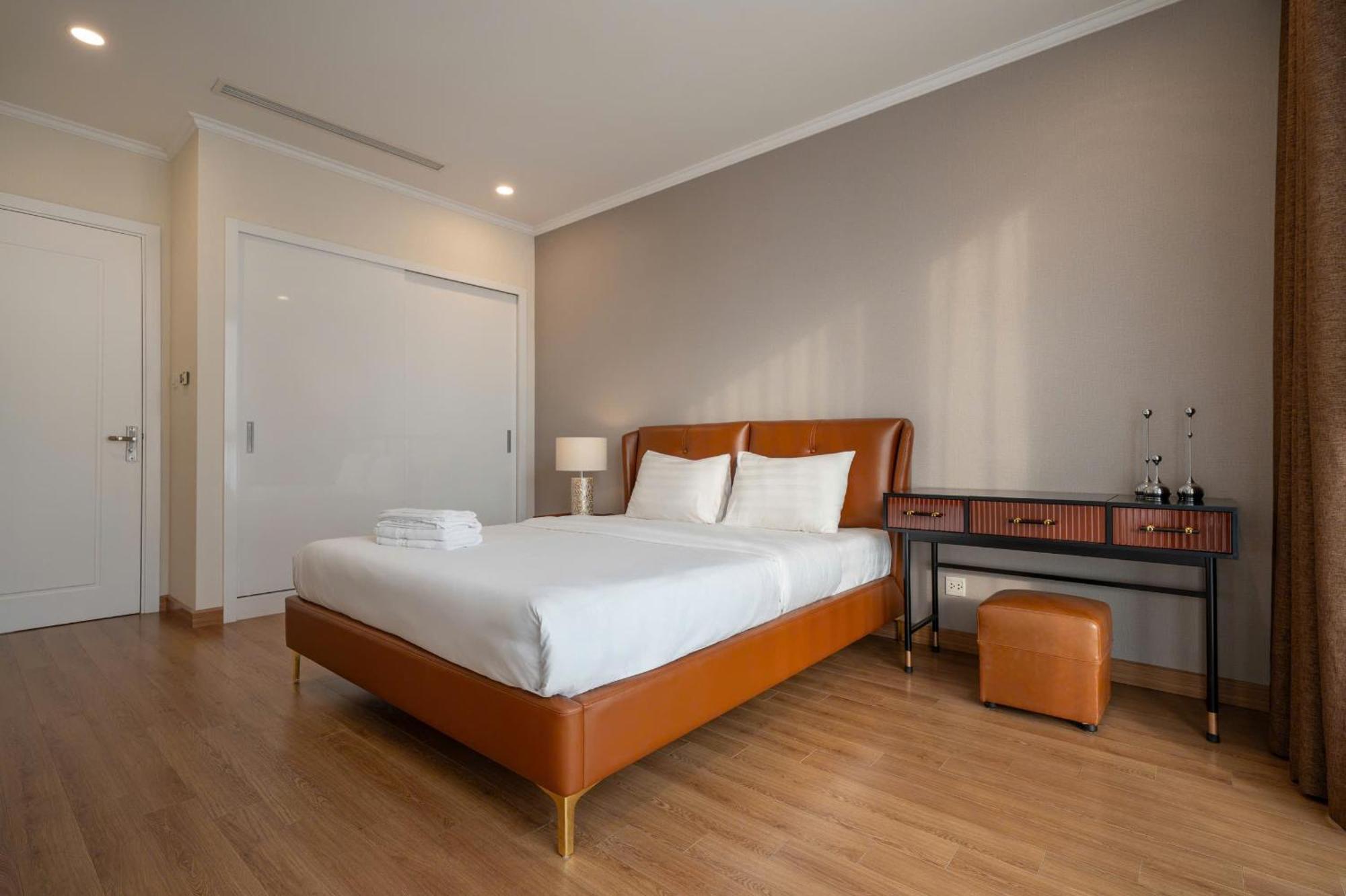 Apartment Your In #vinhomes Royal #mall #pool&gym Hanoi