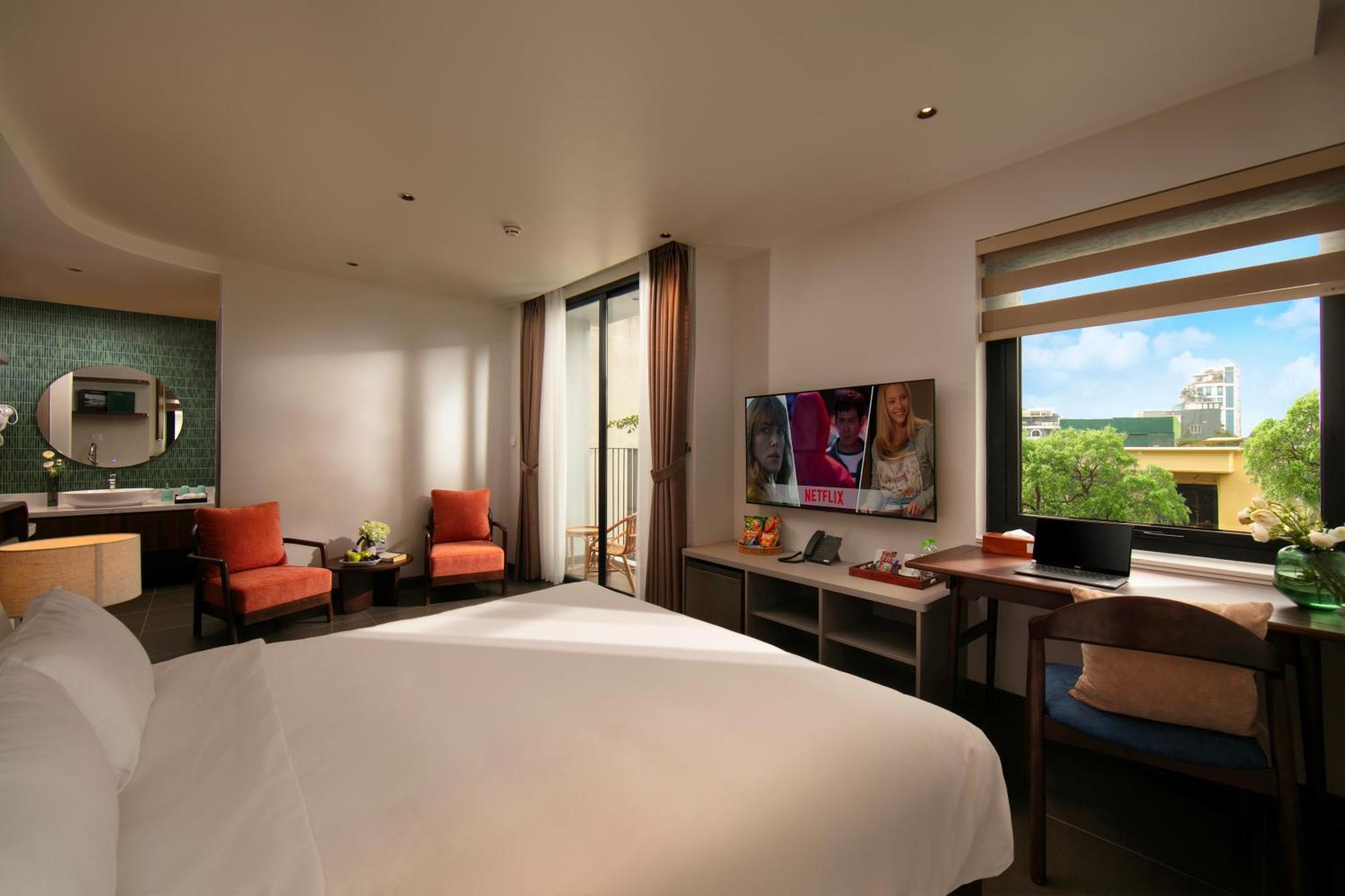 Khách sạn Riverview Boutique & 4*