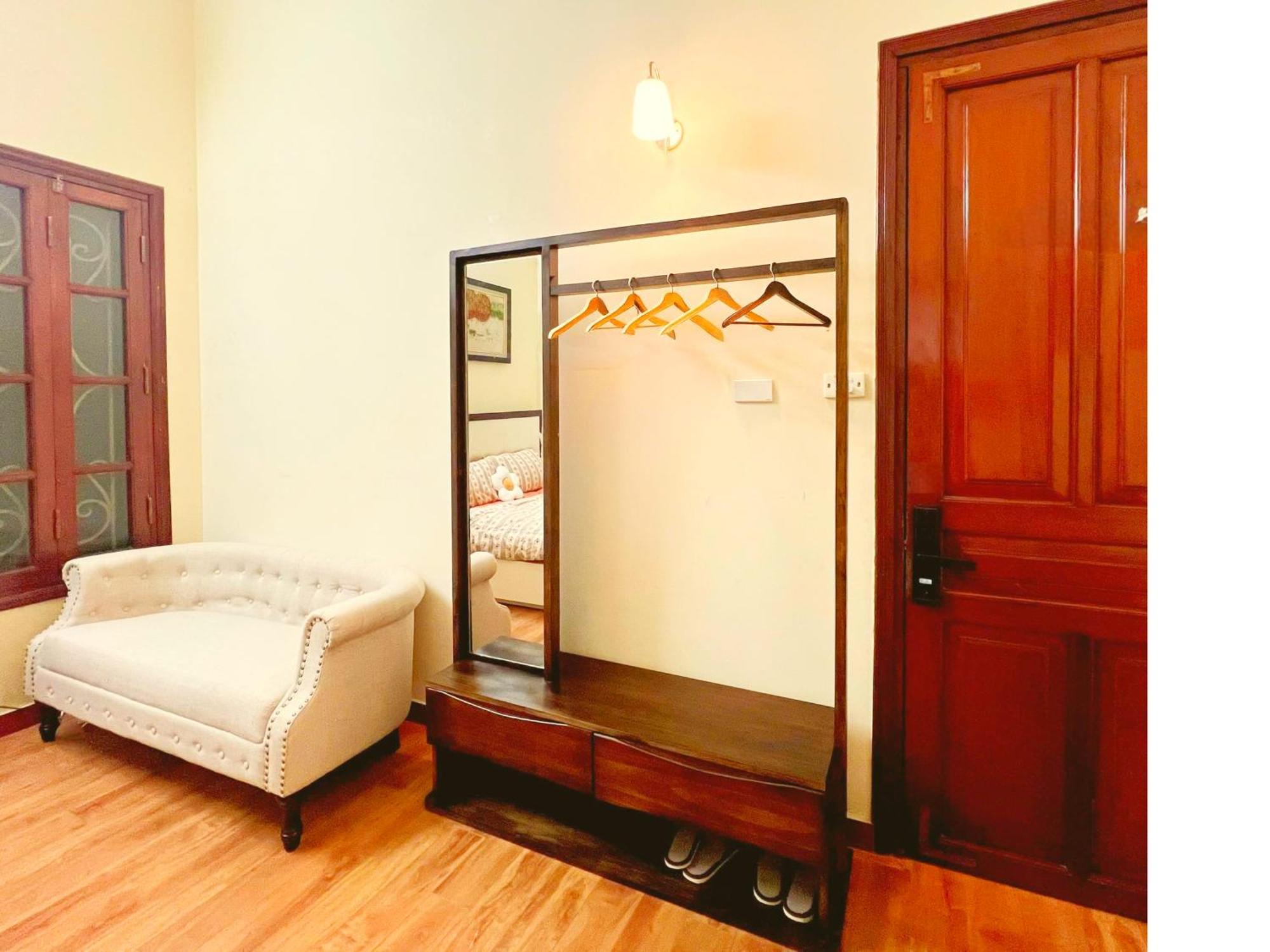 Lushstay Abode - Train Street Hanoi