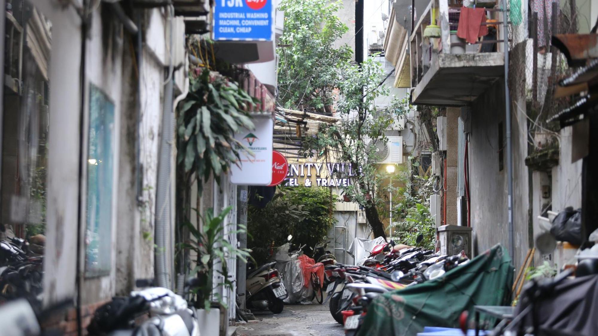 Vietnam Travelers 2 With Cozy Private Balcony Apartment Hanoi