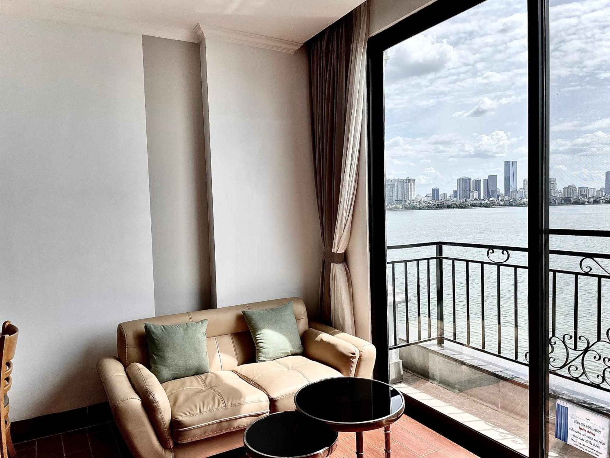 View-sunset Glow-bancoly Apartment Hanoi