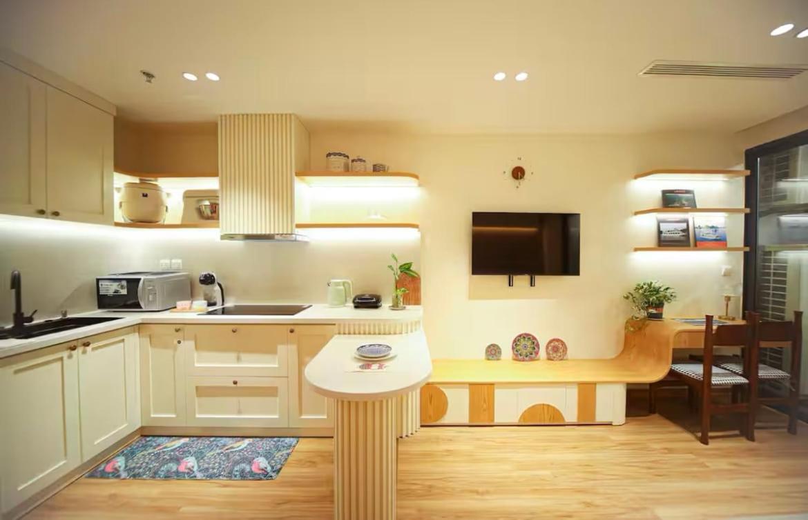 Apartment Vincent In West Lake, Luxury *