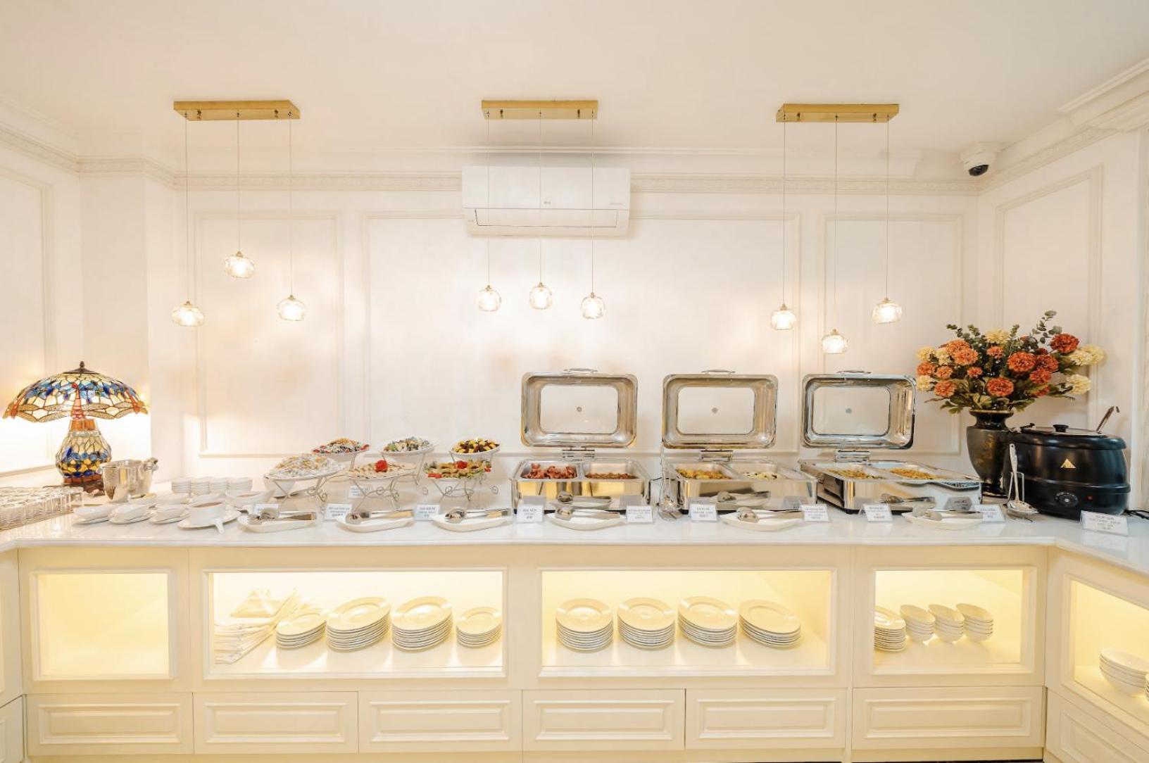 Hotel Delina Castle Coffee & Hanoi