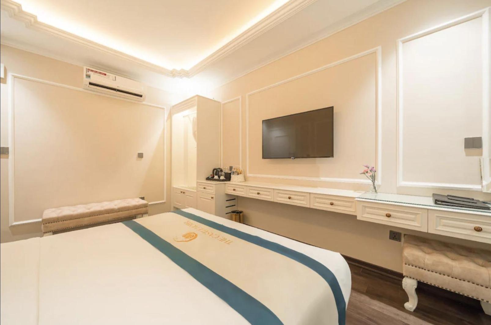 Delina Castle Coffee & 4* Hanoi