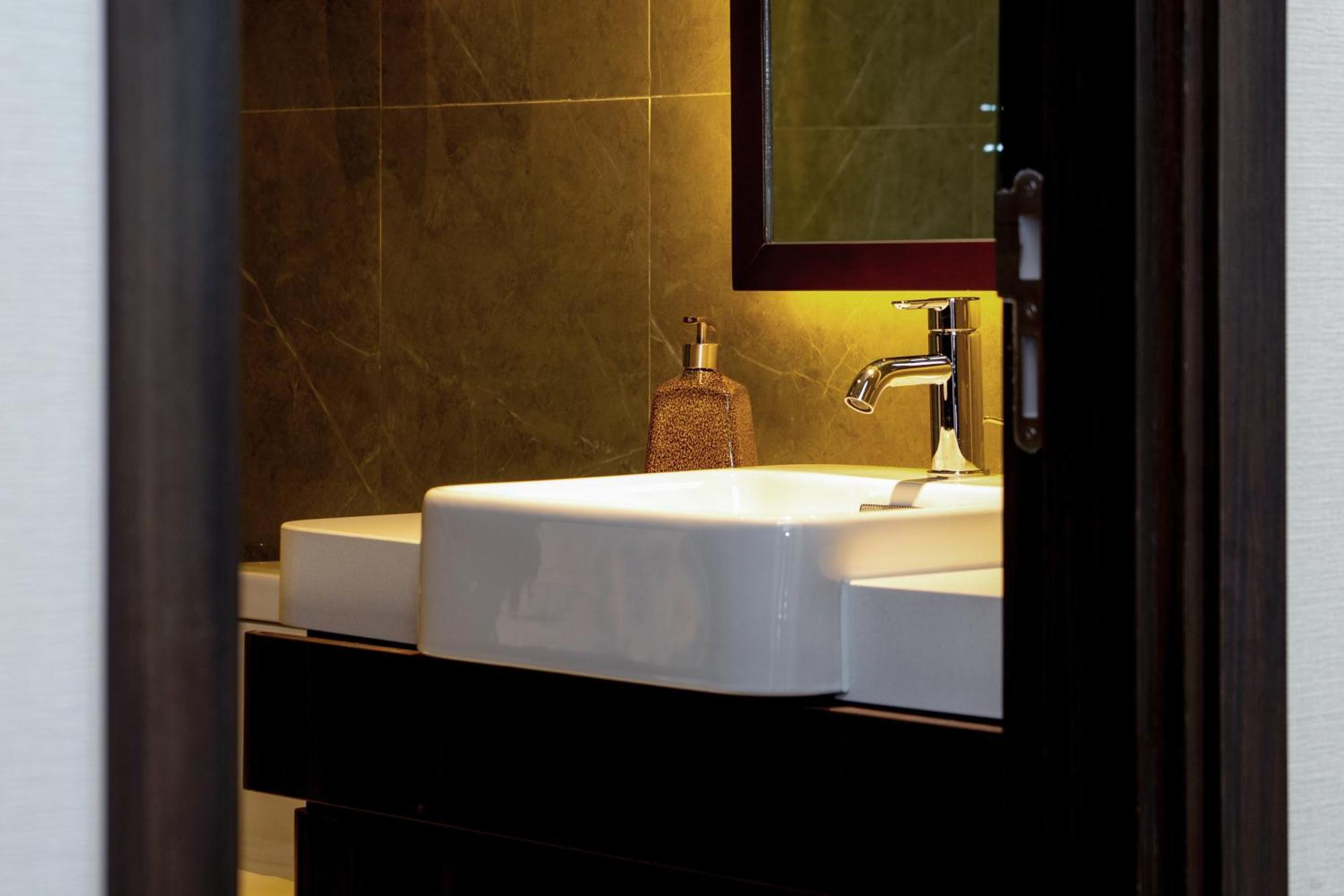 Apartment H-vista - The Gloria Nguyen Hong Hanoi