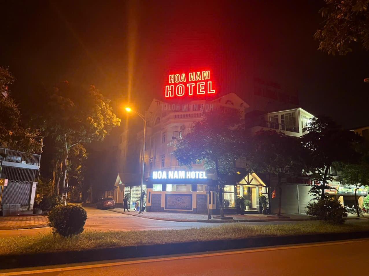 Hoa Nam Viet Hung Khách sạn 3*