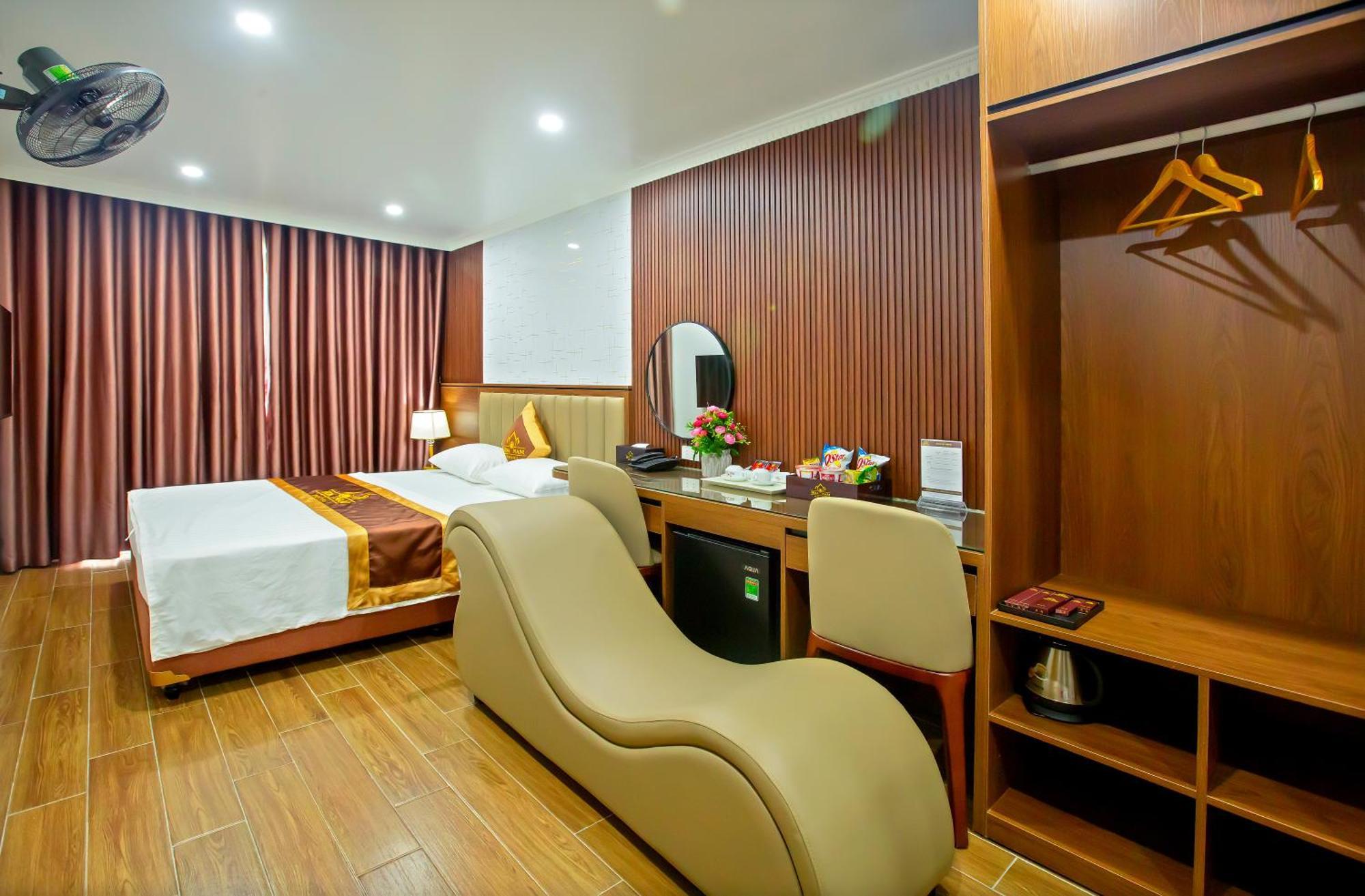 Hoa Nam Viet Hung Khách sạn 3*
