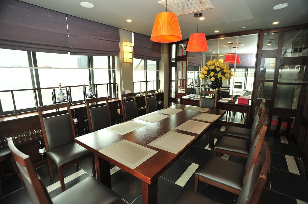 Khách sạn Sinh Plaza
