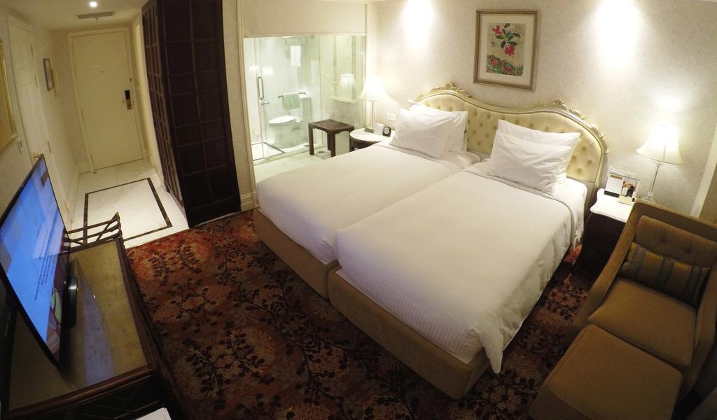 Apricot Hotel