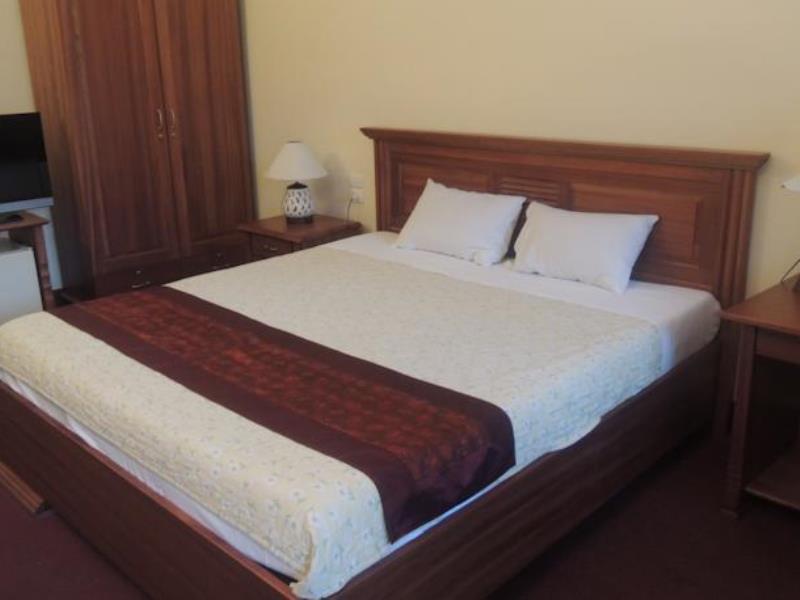 Hotel Army