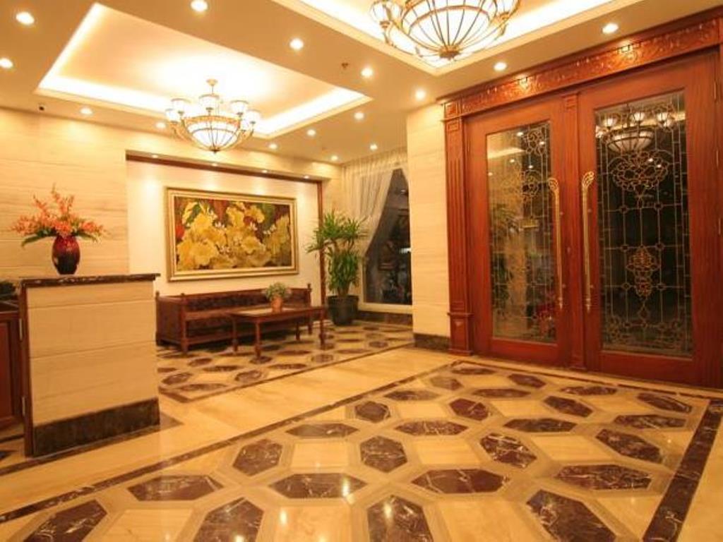 Acoustic & Hotel 4*