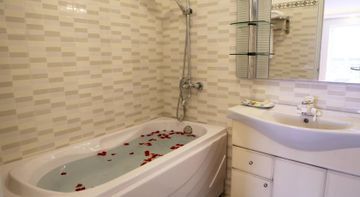 Delica Premium 4* Hanoi