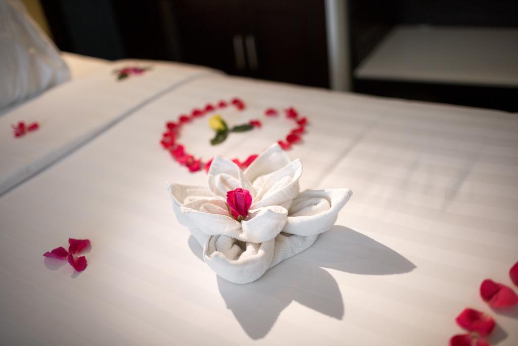Khách sạn Serene Premier 3*
