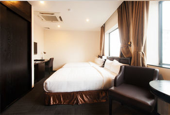 Sakura Hotel 2*