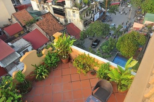 Khách sạn Lucky Hàng Trống