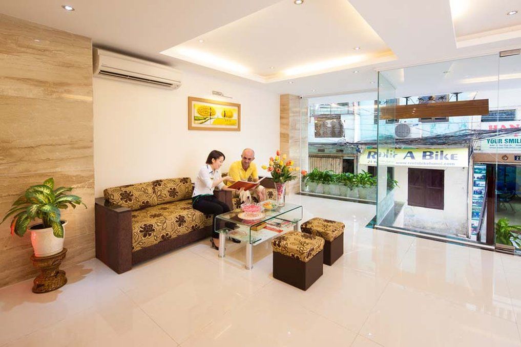Khách sạn Serene Premier 3*