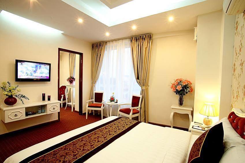 Lavish Centre 3*