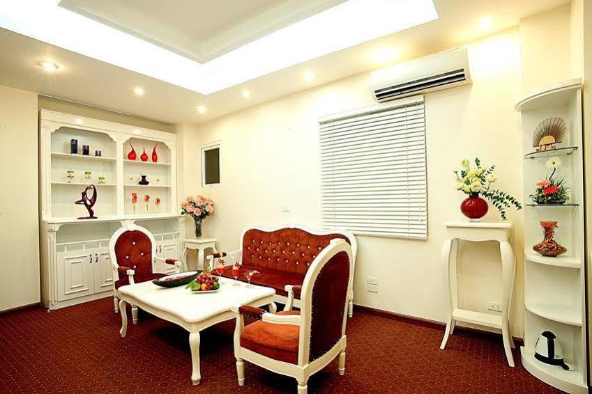 Lavish Centre 3*