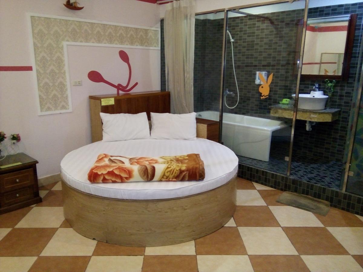 Sac Mau Playboy Motel