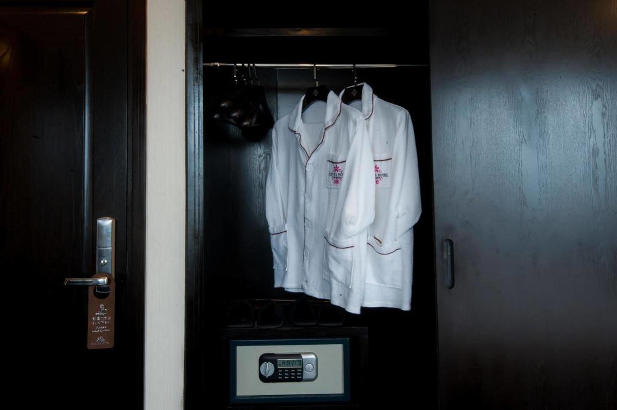 Sakura Hotel 2*