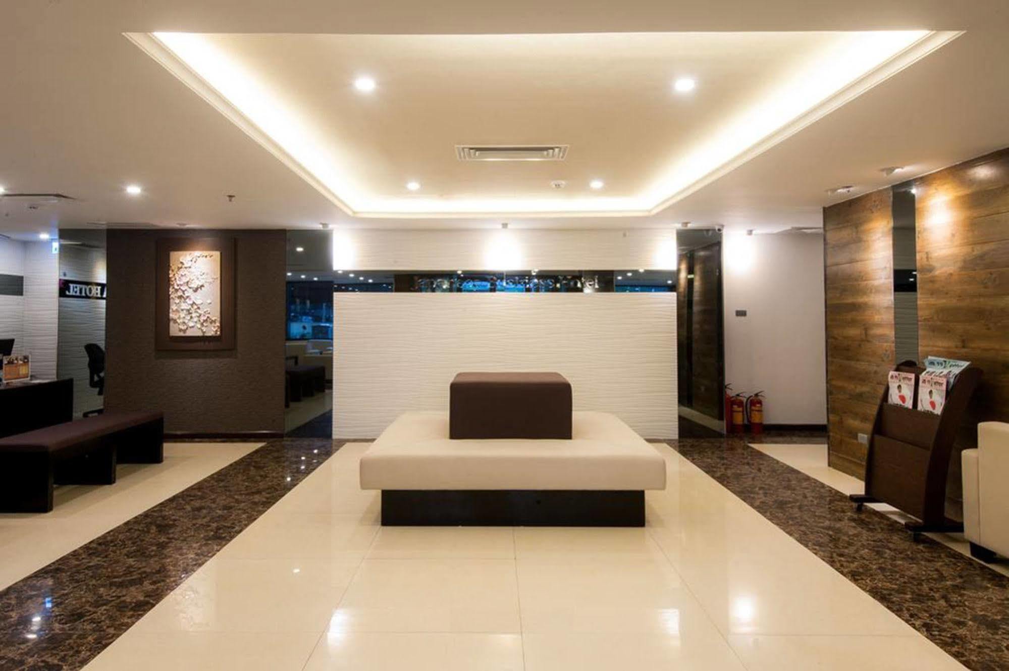 Sakura Hotel Hanoi
