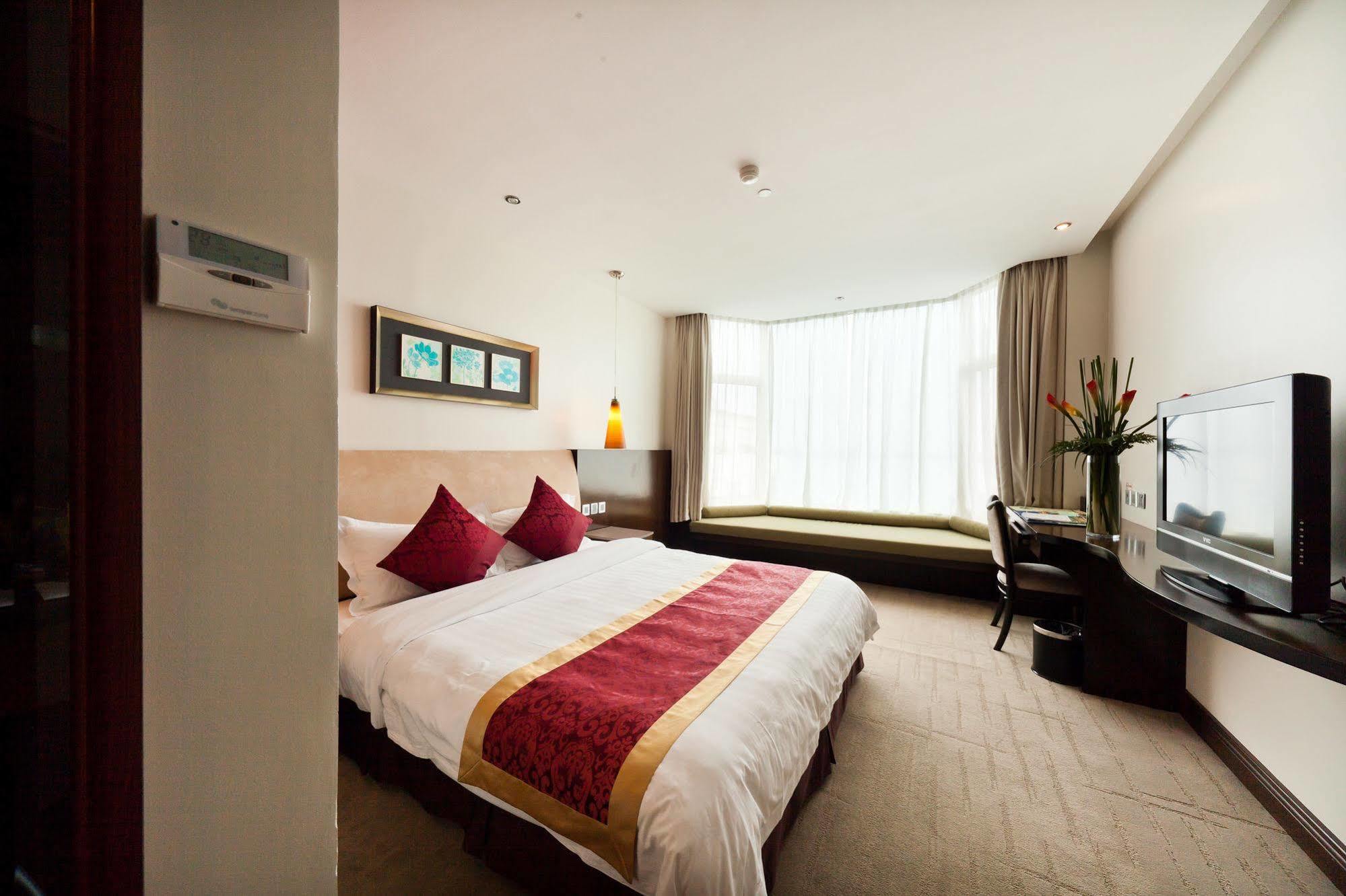 Hotel The Club & Residences